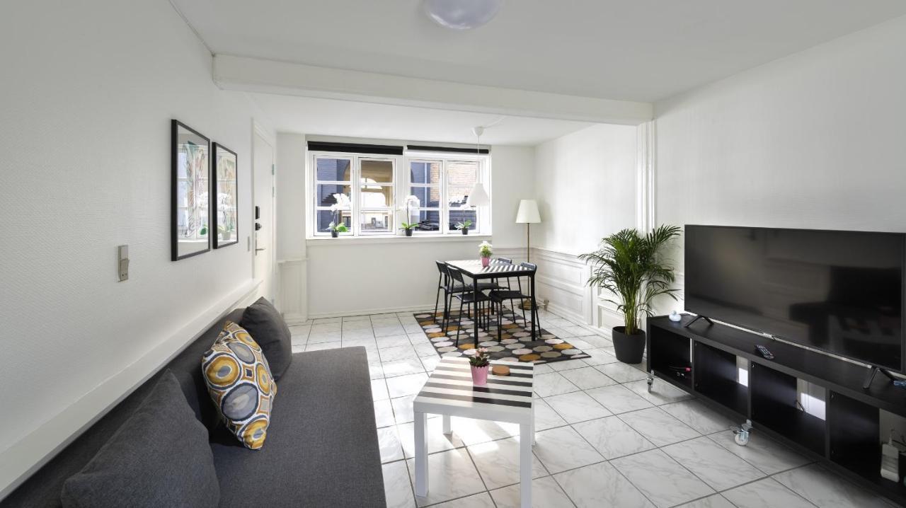 Aday - Apartment Suite 1 Aalborg Center Екстериор снимка