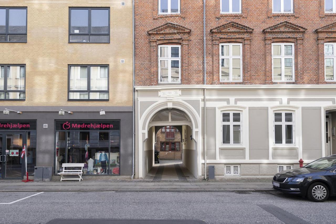 Aday - Apartment Suite 1 Aalborg Center Екстериор снимка